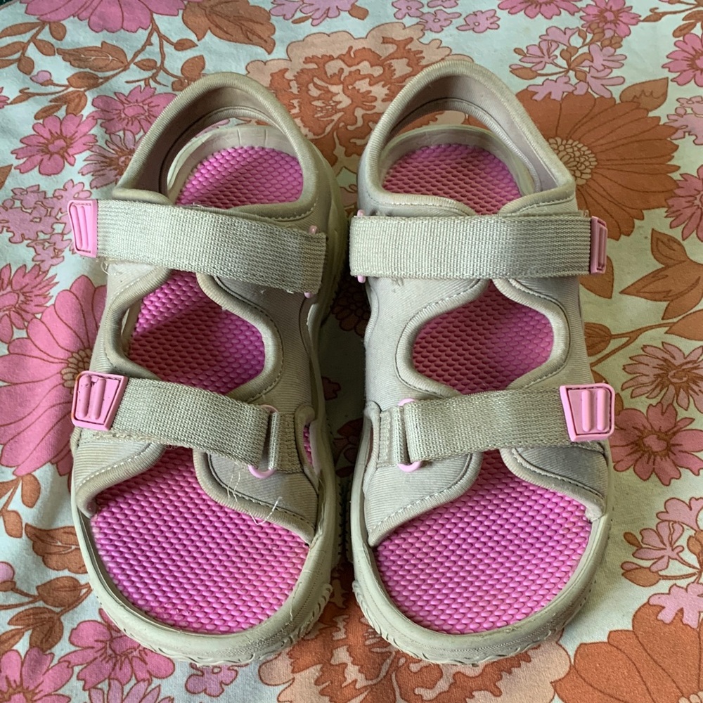 Kids Pink-Insole Beige Strap Sandals Size 2